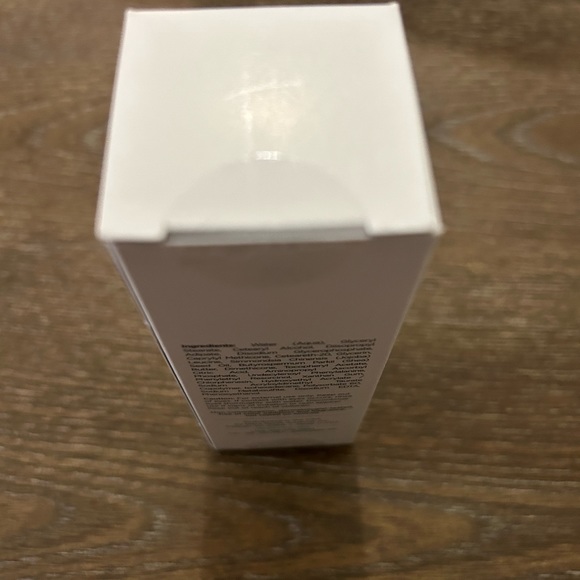 Neocutis Perle. Highlights Minimizes dark spots Creates an even tone and texture - Picture 7 of 9